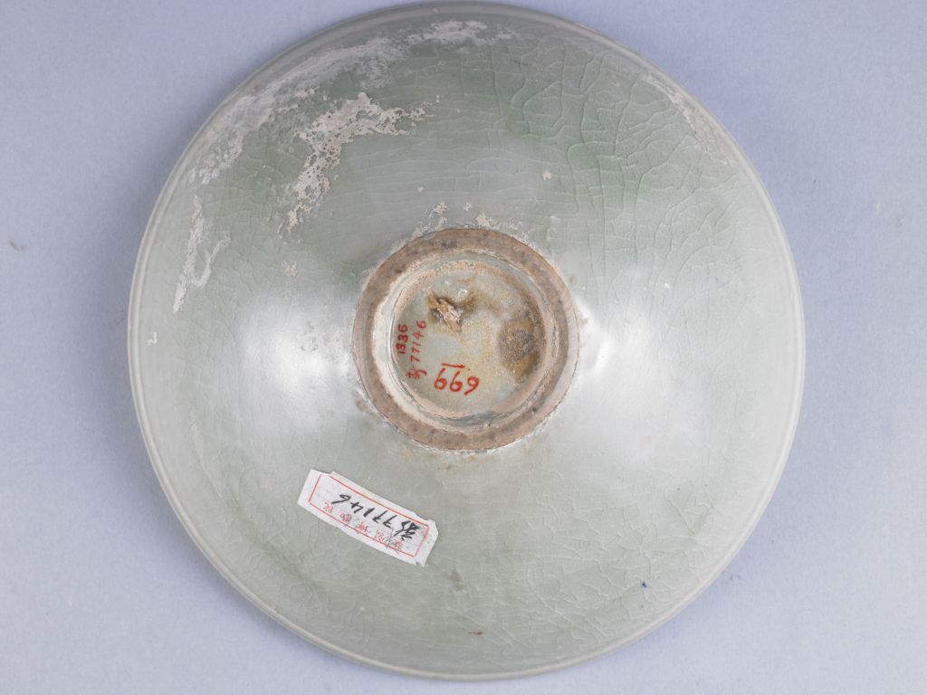 图片[3]-Blue-glaze carved “Wu Niu pant moon” bowl in Yaozhou kiln-China Archive